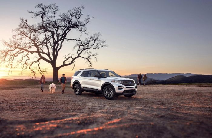 Ford Explorer triệu hồi do hộp số có thể tự động chuyển sang số đỗ dù đang di chuyển.