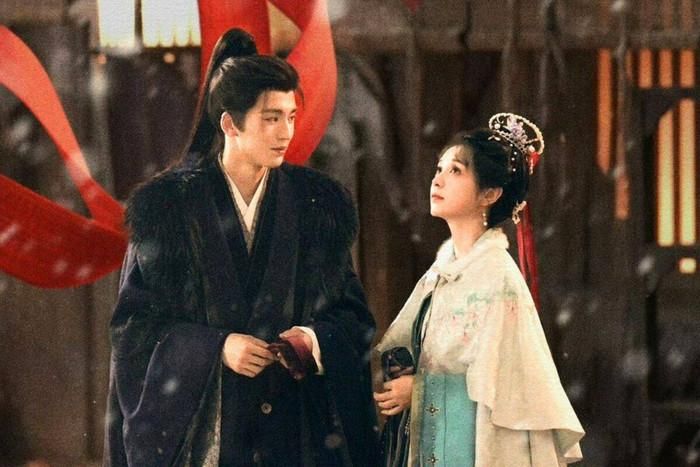 Trục Ngọc quy tụ hai ngôi sao nổi tiếng Trương Lăng Hách và Điền Hi Vi. Ảnh: Weibo