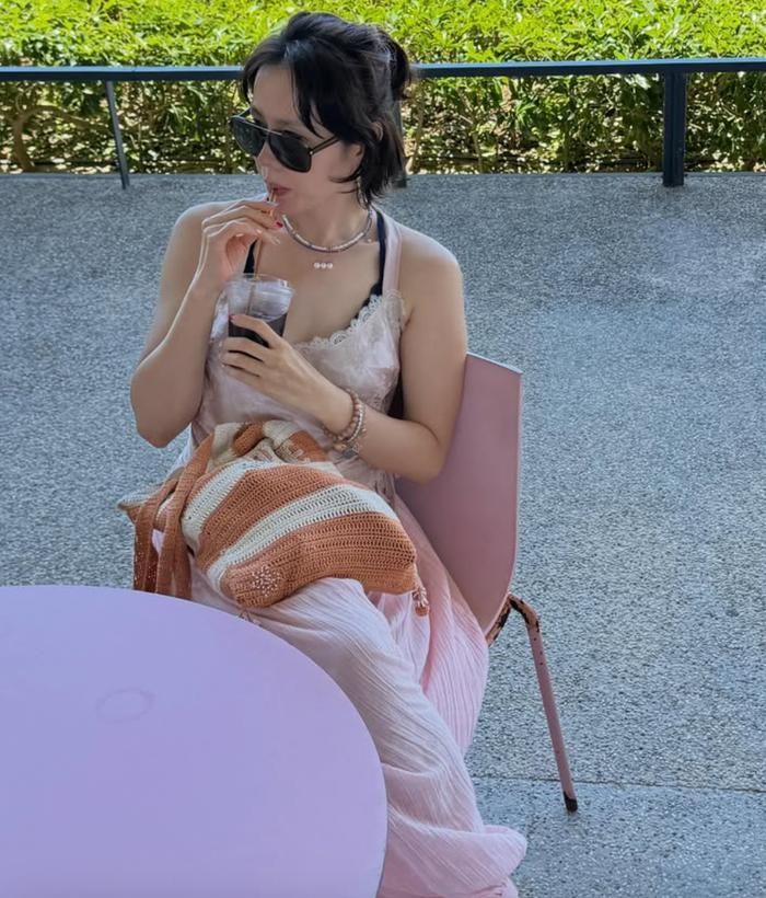 Son Ye Jin "xả kho" loạt ảnh du lịch, trong đó có khoảnh khắc bên con trai.