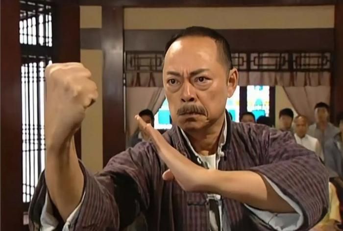 La Lạc Lâm từng gây sốt khắp châu Á với kỷ lục đặc biệt khi liên tục có những cảnh "ra đi" trên nhiều bộ phim phát sóng cùng thời điểm.