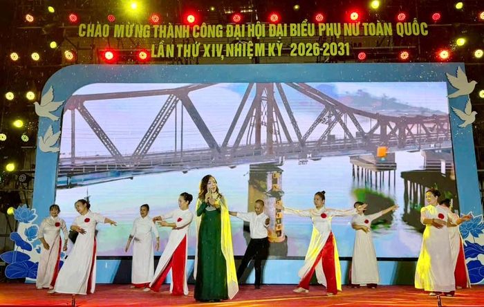 Tiết mục văn nghệ chào mừng thành công Đại hội