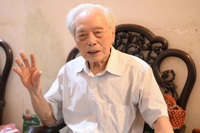 Nhà báo Trần Bá Lạn: Người thầy đầu tiên của khoa Báo chí – Học viên Báo chí và Tuyên truyền. Ảnh: Nguyên Khánh