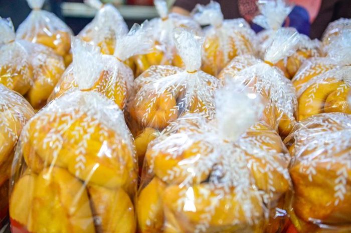 Ngoài các loại bánh mì truyền thống, các cửa hàng ở phố Nam Ngạn 2 còn làm thêm nhiều dòng sản phẩm đa dạng khác để đáp ứng nhu cầu của khách. Dù có nhiều đổi thay nhưng hương vị của bánh mì Nam Ngạn vẫn được gìn giữ qua bí quyết lên men của từng gia đình.