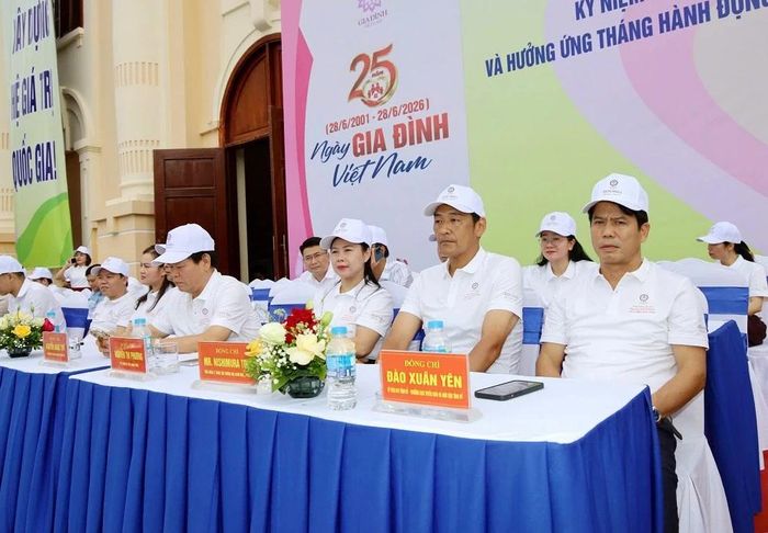 Đồng chí Đào Xuân Yên, Ủy viên Ban Thường vụ, Trưởng Ban Tuyên giáo và Dân vận Tỉnh ủy cùng các đại biểu dự chương trình.