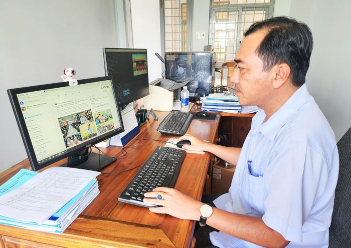Anh Trần Trung Hiếu soạn tin bài, hình ảnh đăng trên không gian mạng.