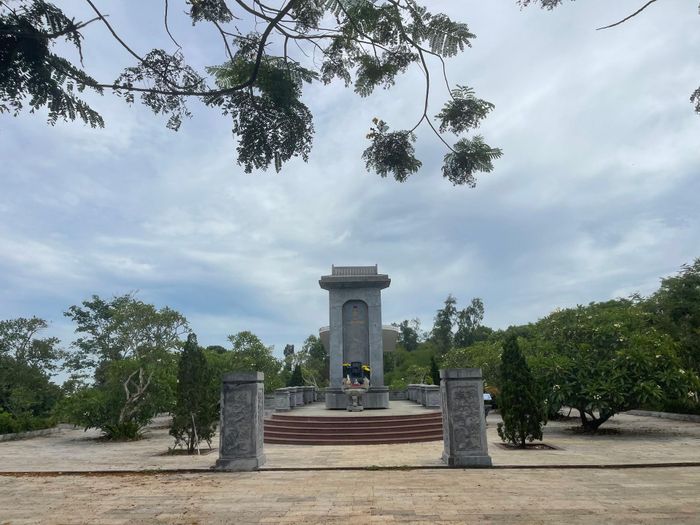 Mộ cụ Huỳnh.