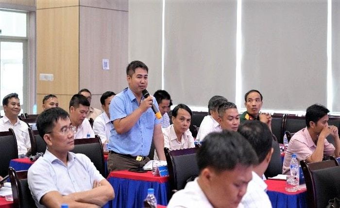 Đại diện địa phương vùng hạ du phát biểu ý kiến tại hội nghị. Ảnh: VĂN NHÂN