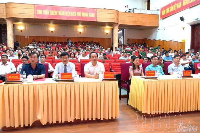 Các đại biểu dự khai mạc hội thi.
