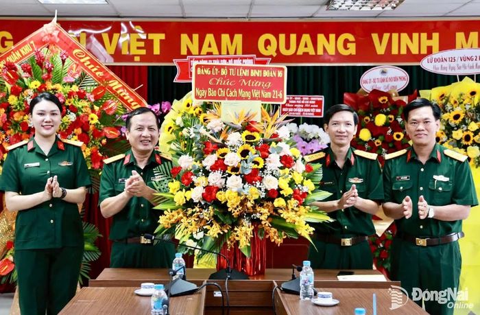 Đoàn Công tác của Binh đoàn 16, Chúc mừng Trung tâm Phát thanh và Truyền hình Quân đội tại TP. HCM