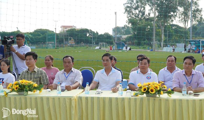 Đại diện lãnh đạo các địa phương: Xuân Lập, Xuân Quế, Cẩm Mỹ, Bình Lộc và Long Khánh dự lễ khai mạc. Ảnh: An Nhơn