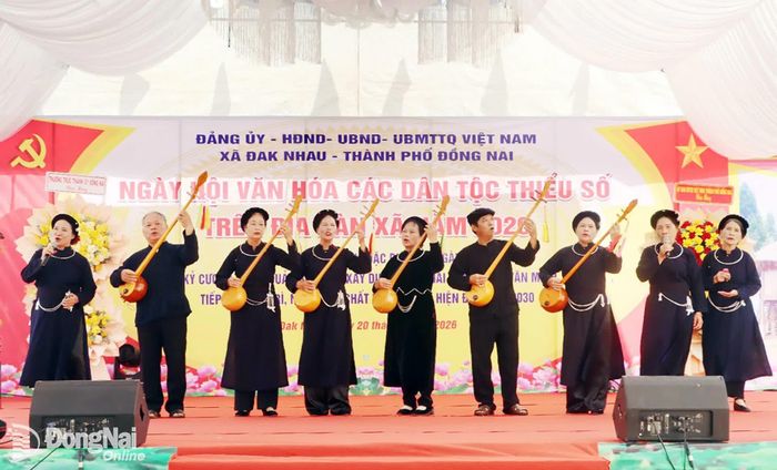 Tiết mục văn nghệ đặc sắc tại ngày hội. Ảnh: Vũ Thuyên