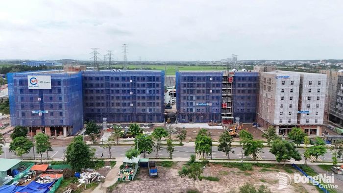 Khu nhà ở xã hội đang xây dựng tại phường Long Thành. Ảnh: CTV