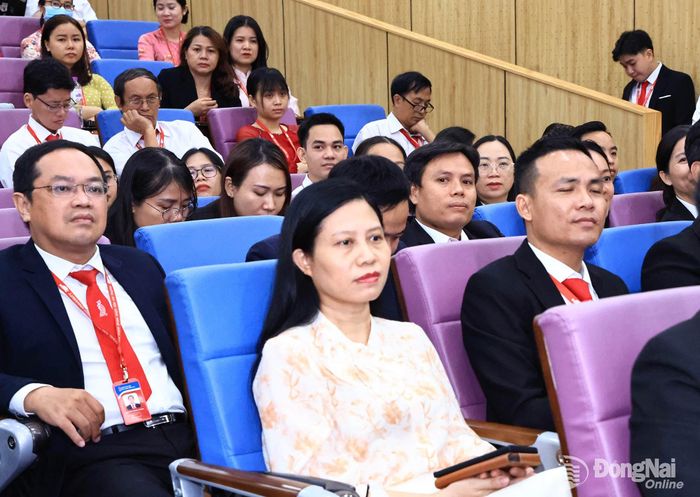 Phó Giám đốc Báo và Phát thanh, Truyền hình Đồng Nai Hoàng Thị Bích Phú dự hội nghị. Ảnh: Công Nghĩa