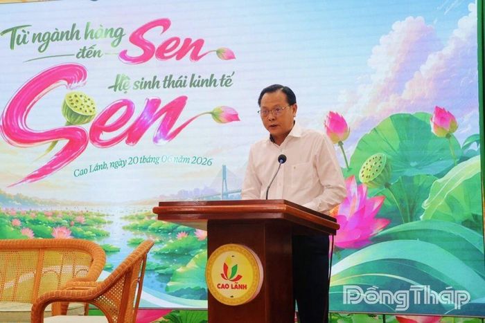 Đồng chí Nguyễn Hùng Tráng, Ủy viên Ban Thường vụ Tỉnh ủy, Bí thư Đảng ủy phường Cao Lãnh phát biểu tại Hội thảo Sen với chủ đề “Đất Sen Hồng kết nối vươn xa”.