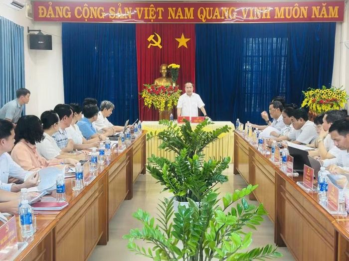  Quang cảnh buổi làm việc với các xã, phường phía Tây tỉnh. Ảnh: Nguyễn Sang 