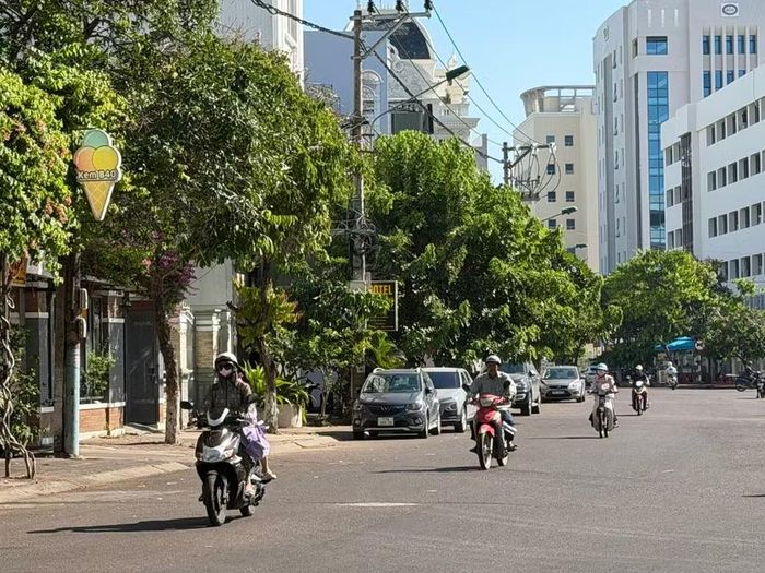 Ngày 20-6, phía Đông nắng nóng, phía Tây mưa giông. Ảnh: Phương Vi
