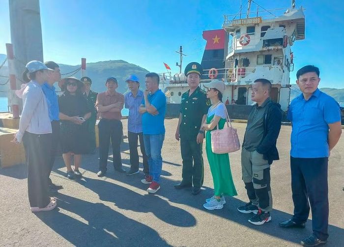  Đoàn khảo sát tại Cảng Quy Nhơn - cửa ngõ đón khách tàu biển quốc tế của tỉnh Gia Lai. Ảnh: Nguyễn Hòa 