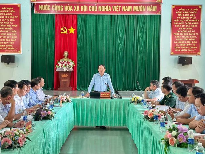  Quang cảnh buổi làm việc của đoàn công tác của tỉnh với UBND xã Ia Mơ. Ảnh: Hà Duy 