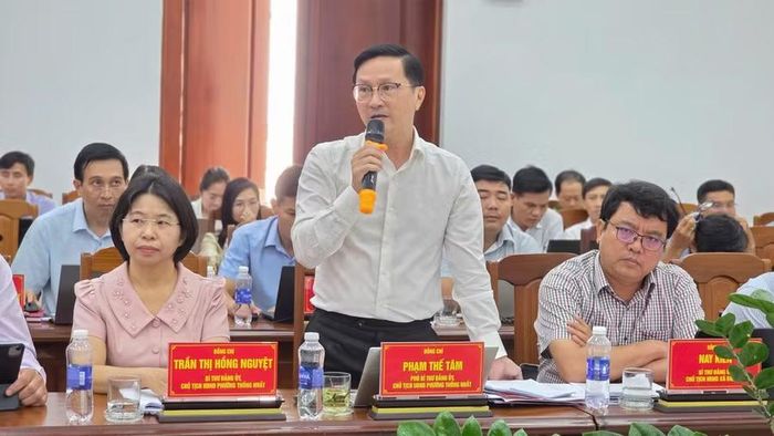  Chủ tịch UBND phường Thống Nhất Phạm Thế Tâm tham gia ý kiến. Ảnh: P.D 