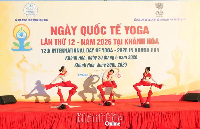 Tiết mục biểu diễn yoga tại ngày hội.