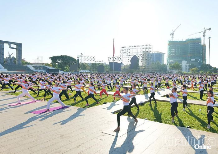Tiết mục đồng diễn tại ngày hội.