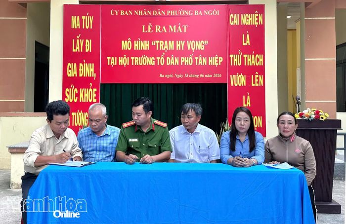 Đại diện các đơn vị tiến hành ký kết quy chế phối hợp.