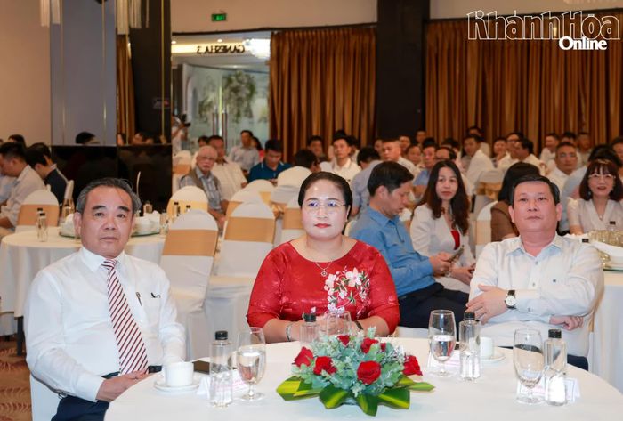 Các đồng chí lãnh đạo tỉnh tham dự buổi gặp mặt.