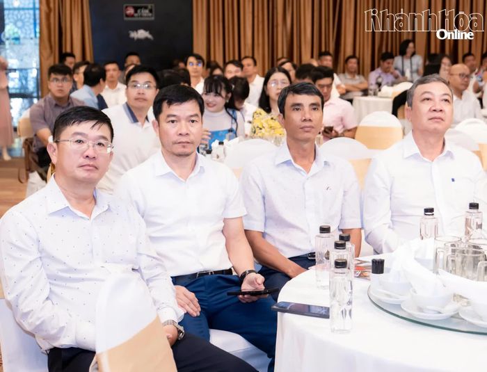 Lãnh đạo các cơ quan báo chí tham dự buổi gặp mặt.