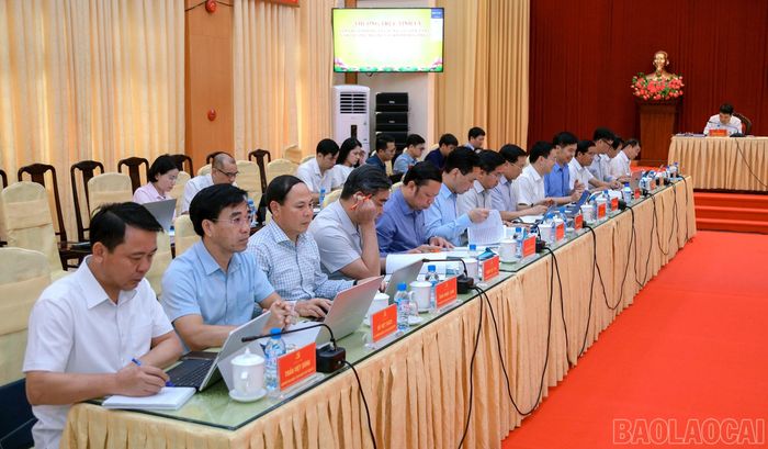 Lãnh đạo các ban, sở, ngành dự các buổi làm việc với đảng ủy các xã, phường.