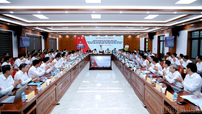 Thường trực Tỉnh ủy làm việc với Thường trực đảng ủy 14 xã khu vực Văn Yên, Trấn Yên.