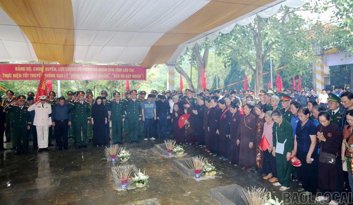 9 liệt sĩ được an táng tại Nghĩa trang Liệt sĩ Bản Qua ( xã Bát Xát).