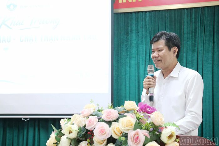 TS.BS Nguyễn Hữu Dũng, Phó Giám đốc Trung Tâm Thận - Tiết niệu và Lọc máu, Bệnh viện Bạch Mai chia sẻ chuyên đề tại lễ khai trương.