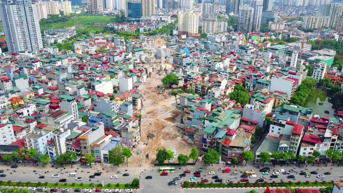 Thời gian gần đây, TP Hà Nội đang tập trung đẩy nhanh tiến độ giải phóng mặt bằng dự án đường Vành đai 2,5 đoạn Vũ Phạm Hàm đến Trần Duy Hưng.