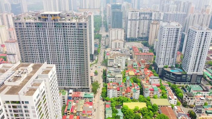 Dự án cải tạo, mở rộng theo quy hoạch tuyến phố Nguyễn Tuân (phường Thanh Xuân, Thành phố Hà Nội) được phê duyệt vào năm 2018 với tổng mức đầu tư gần 400 tỷ đồng.