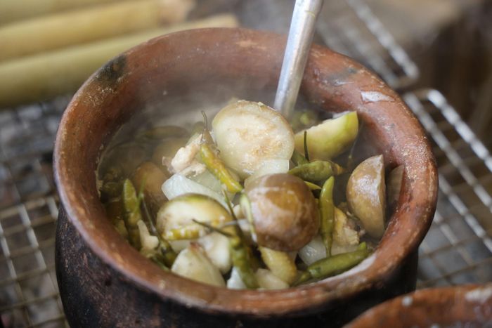 Canh cà đắng là món ăn quen thuộc trong đời sống của đồng bào K’ho, mang hương vị đặc trưng của núi rừng Tây Nguyên