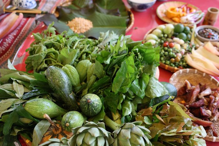 Các loại rau rừng được người dân địa phương chế biến thành những món ăn mang đậm hương vị núi rừng