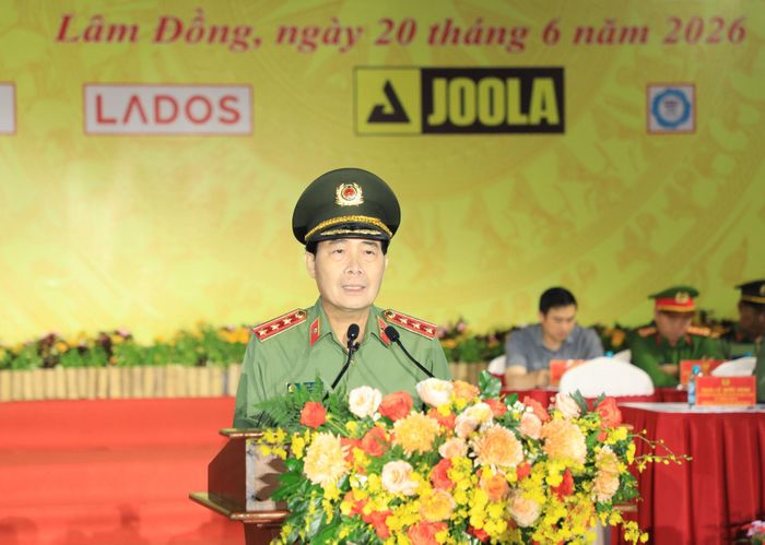 Thượng tướng Lê Quốc Hùng, Ủy viên Ban Chấp hành Trung ương Đảng, Phó Bí thư Đảng ủy Công an Trung ương, Thứ trưởng Bộ Công an, Trưởng Ban Chỉ đạo Hội thao Bộ Công an phát biểu tại lễ khai mạc