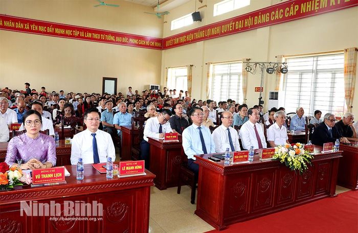 Các đại biểu dự Lễ đón nhận.