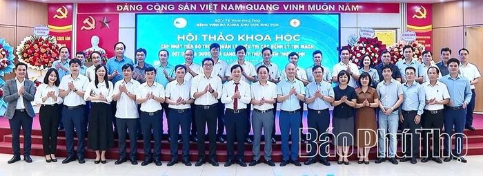 Lãnh đạo Sở Y tế cùng các chuyên gia, nhà quản lý các cơ sở y tế tham gia hội thảo.