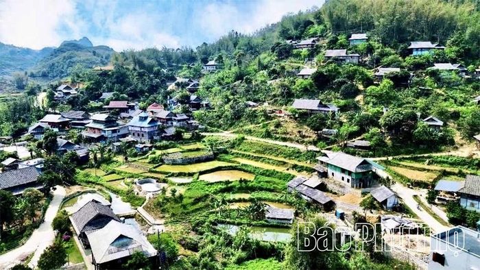 Chiêm ngưỡng vẻ đẹp mang đạp sắc thái văn hóa bản địa của điểm du lịch Pù Bin - xã Mai Châu từ trên cao.
