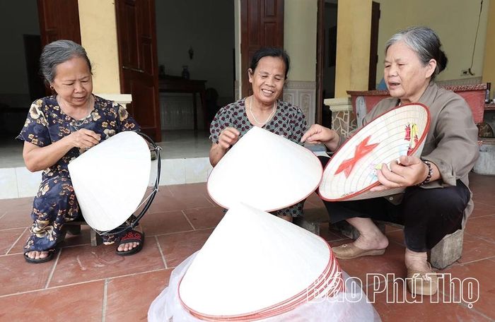 Nghề làm nón Gia Thanh được người dân bảo tồn, gìn giữ và phát huy bản sắc văn hóa truyền thống.