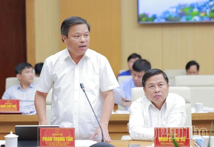 Đồng chí Phó Chủ tịch UBND tỉnh Phan Trọng Tấn cho ý kiến vào một số nội dung quan trọng.