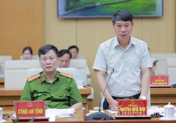 Đồng chí Phó Chủ tịch UBND tỉnh Nguyễn Khắc Hiếu phát biểu tại hội nghị.