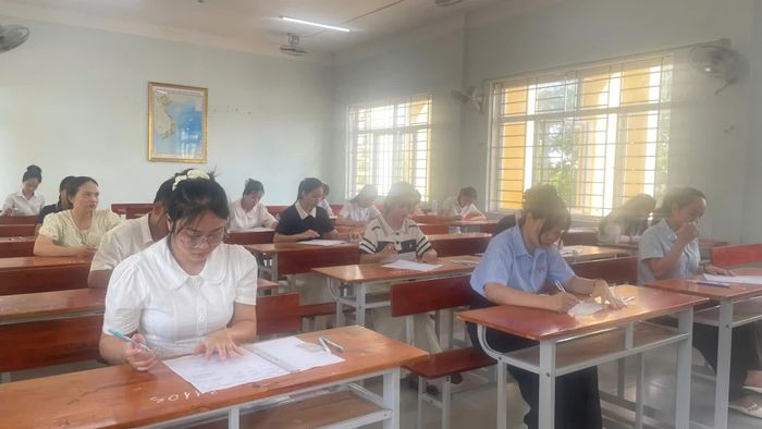 Sau lễ khai mạc, các thí sinh tiến hành làm bài thi viết trong thời gian 180 phút - Ảnh: L.T