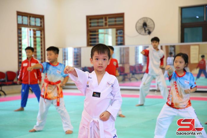 Lớp Teakwondo tại Trung tâm Hoạt động thanh thiếu nhi thu hút nhiều học sinh tham gia.