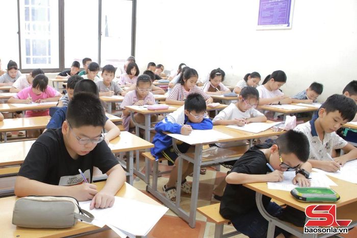 Trung tâm Luyện thi Lê Vũ tổ chức khảo sát năng lực học sinh trước khi tổ chức các lớp học thêm.