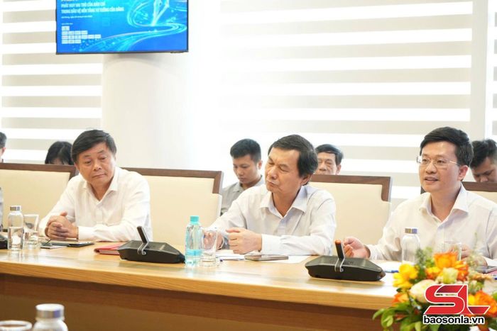 Các đại biểu tham gia diễn đàn phiên thứ 4.