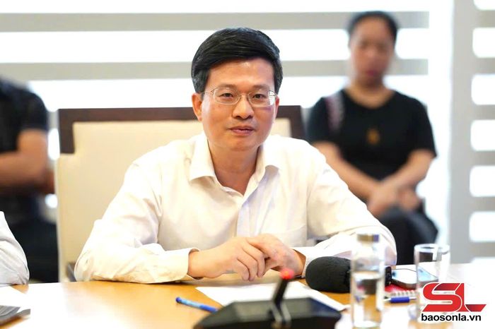 Ông Đỗ Chí Nghĩa, Phó trưởng Ban Tuyên giáo và Dân vận Đảng ủy Quốc hội, Phó Trưởng Ban chỉ đạo 35 Đảng ủy Quốc hội tại diễn dàn.