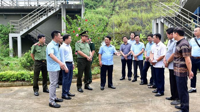 Đồng chí Bí thư Tỉnh ủy Hầu A Lềnh khảo sát thực tế Nhà máy xử lý nước thải tại tổ 1 Minh Khai, phường Hà Giang 2.