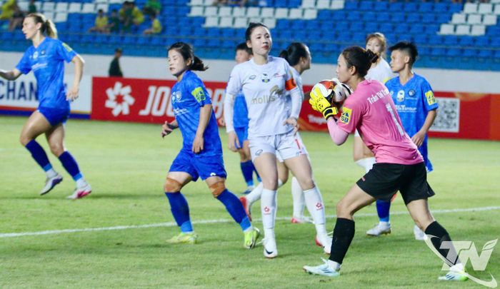 Trận đấu diễn ra hấp dẫn với nhiều tình huống hãm thành của 2 đội.